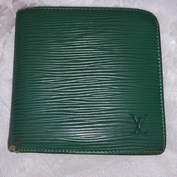 Authentic Louis Vuitton green Epi Leather wallet code # inside wallet - Picture 1 of 12